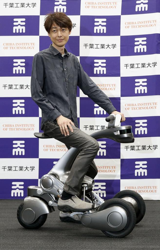 日本一大學(xué)研發(fā)出可變身摩托車(chē)的機(jī)器人