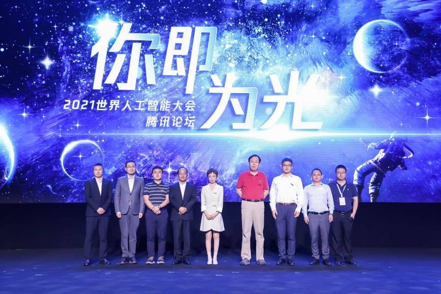 騰訊發(fā)起“Light青年俱樂部”，首批成員涵蓋計(jì)算機(jī)、數(shù)學(xué)、物理、生命科學(xué)等多領(lǐng)域