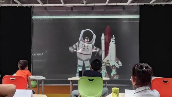 聯(lián)想Holoboard敲開(kāi)智慧教育元宇宙的大門(mén)